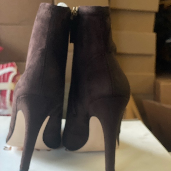ANKLE BOOTS NWB